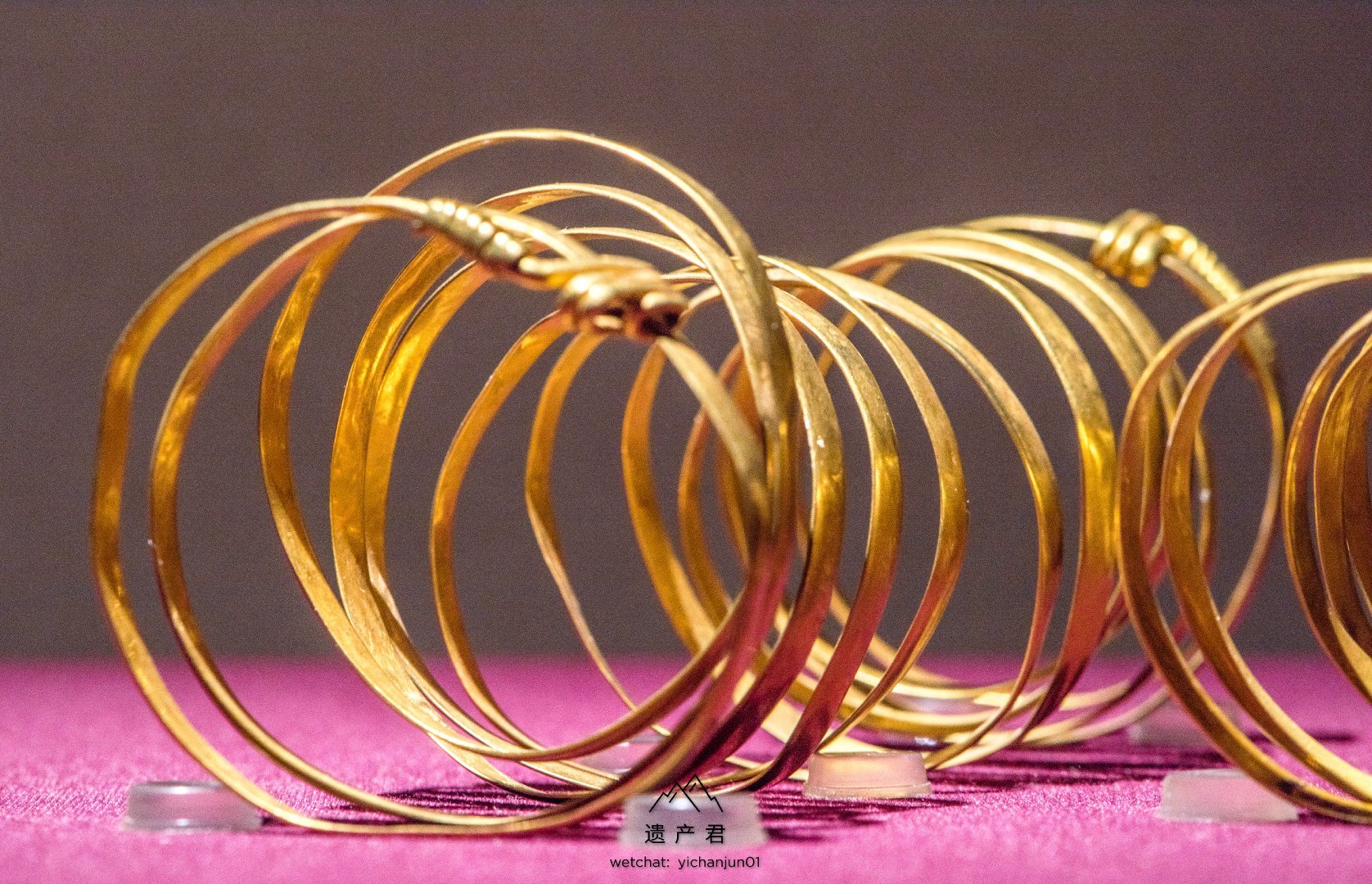 南京市博物馆藏明代盘丝金臂钏