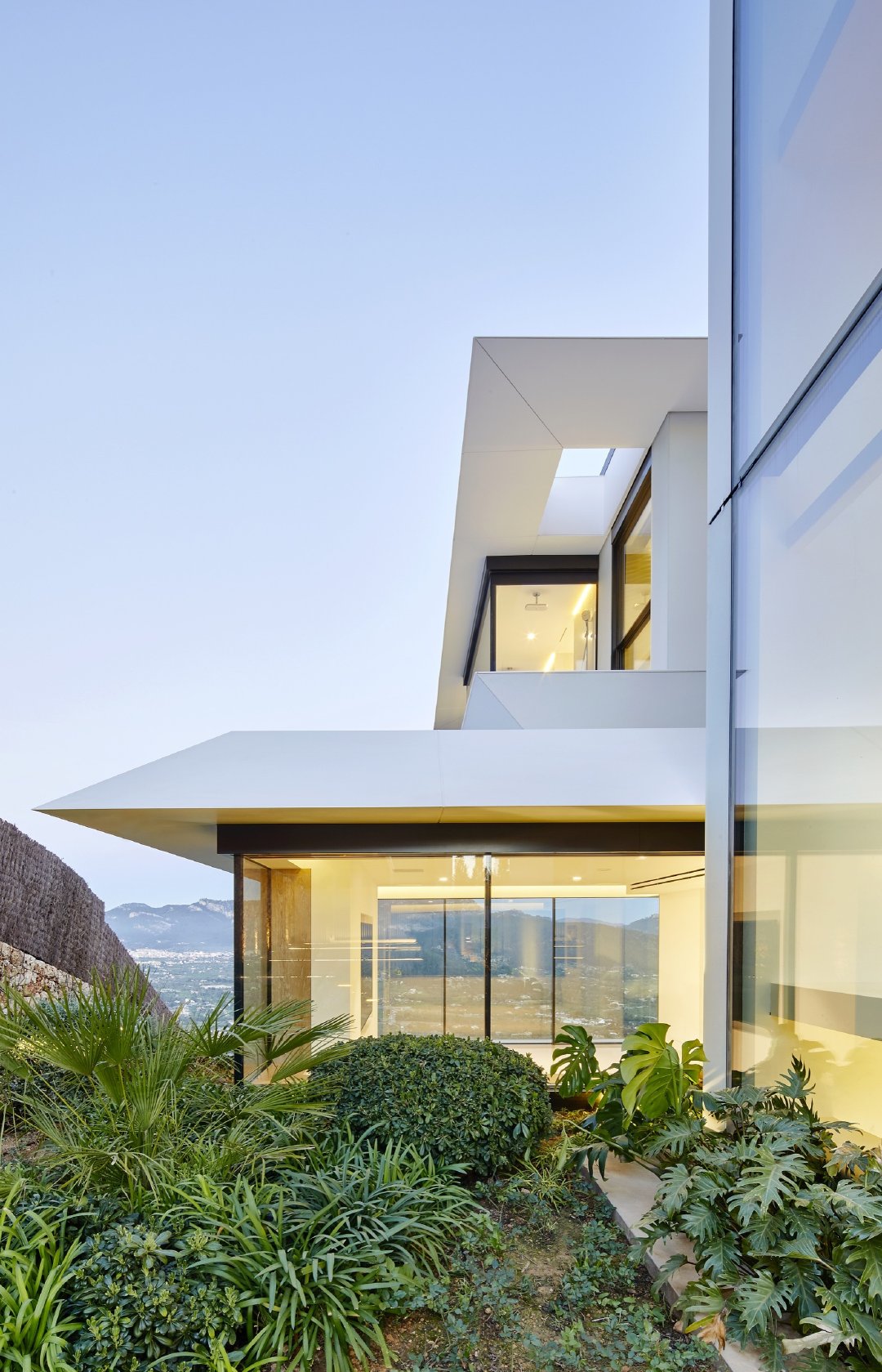 简洁的西班牙风别墅whereeaglesdarehouse