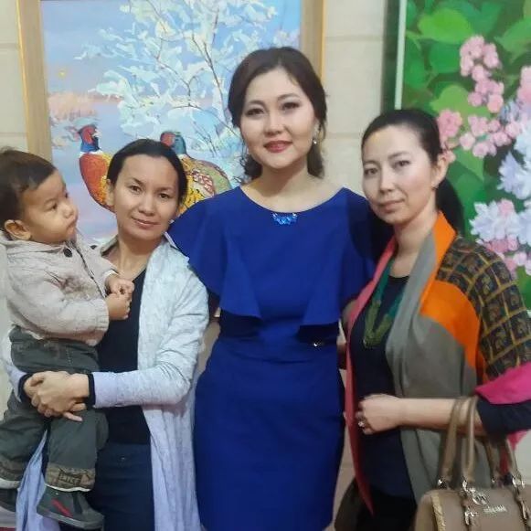 这位美女聋哑人画出了世间最美的色彩,看过的人都想收藏