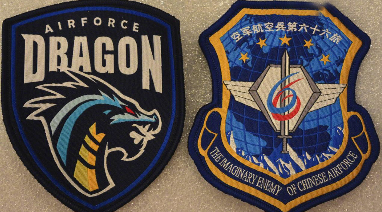 超可爱!歼15飞行员佩戴熊猫臂章,纪念辽宁舰远航