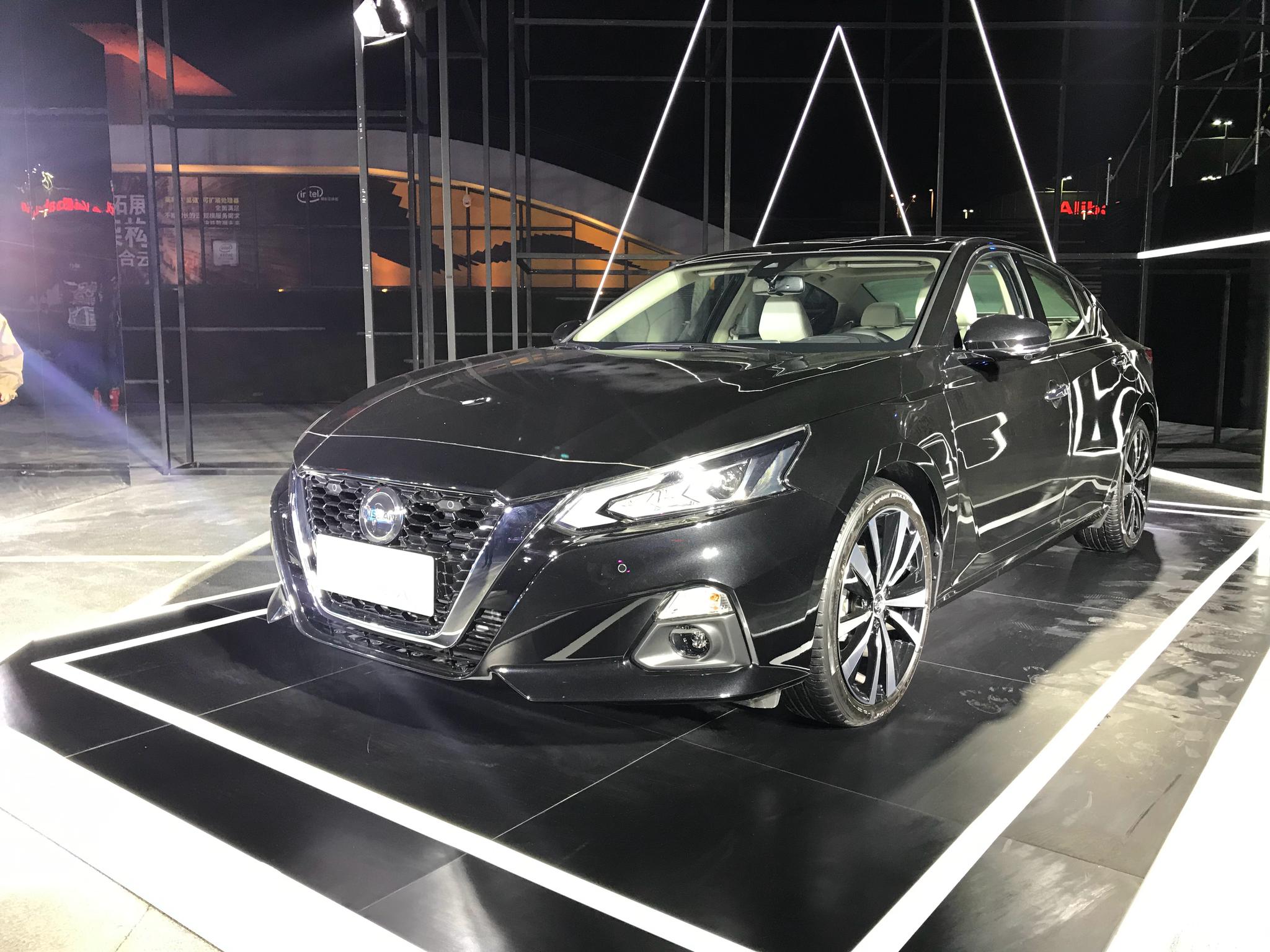 今晚在杭州云栖小镇参加东风日产第七代天籁上市活动.从外观来看-新浪