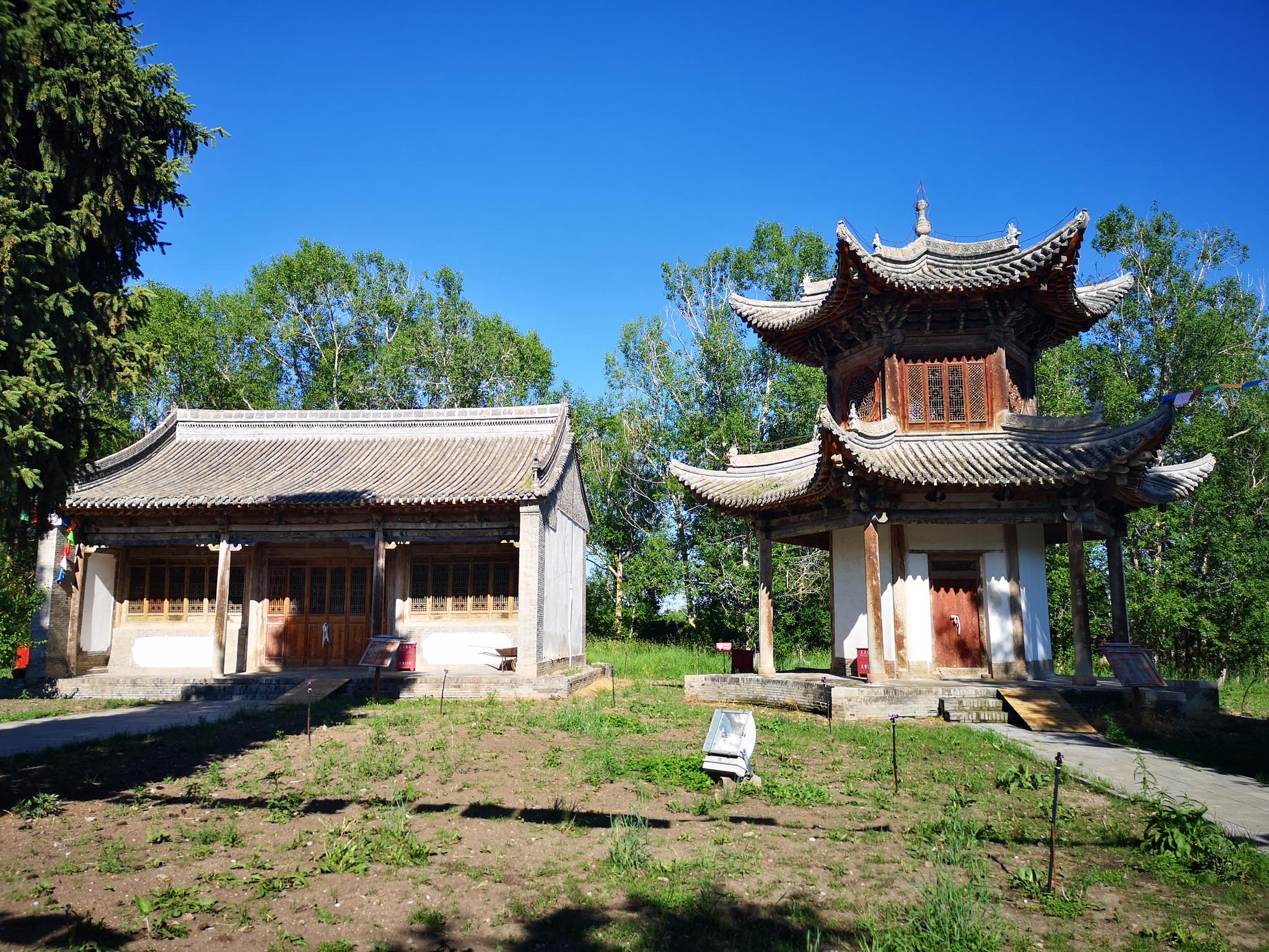 伊犁圣佑庙草原下的大型古代建筑群新疆现存最美的古代佛教寺院