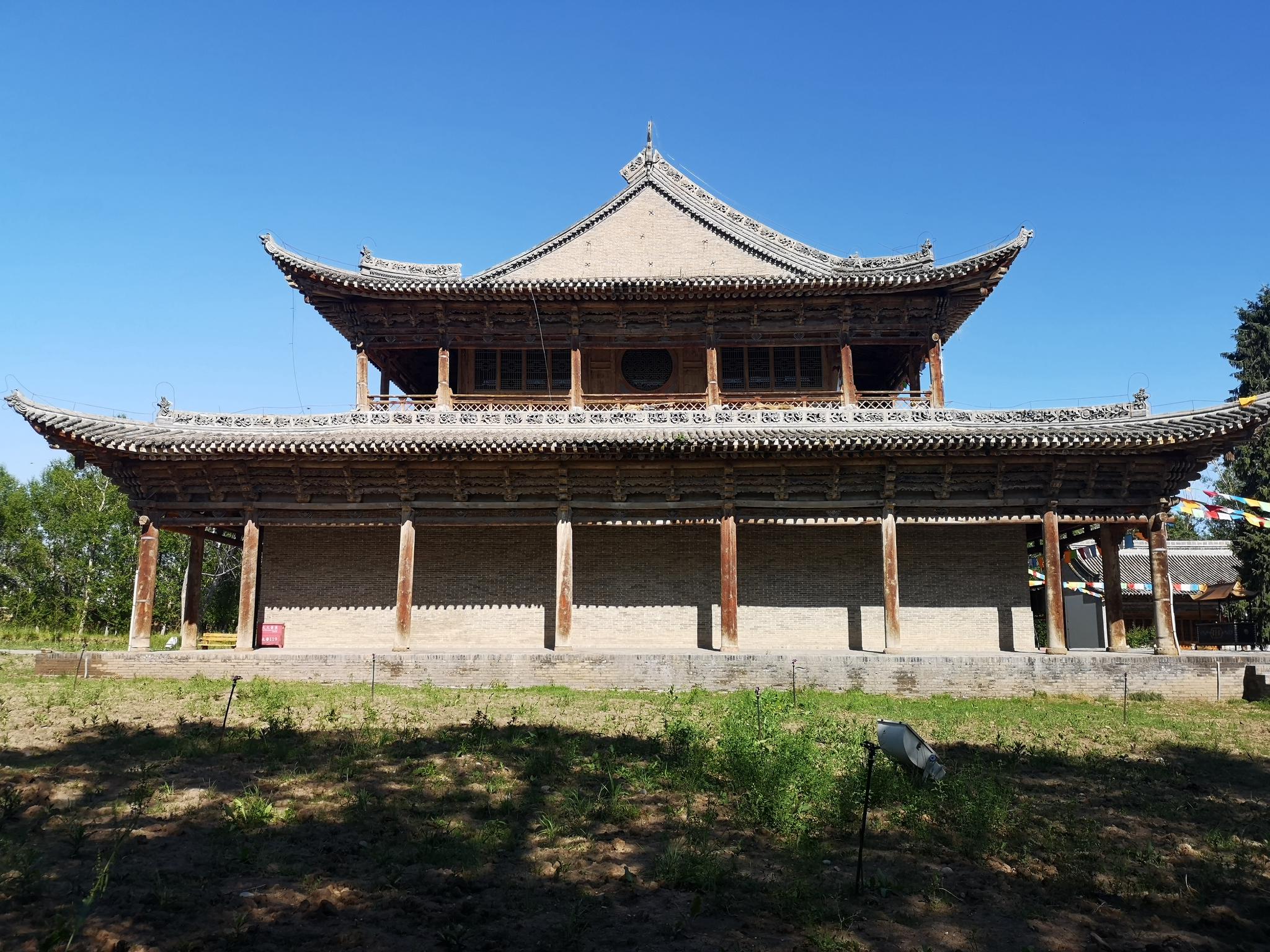 伊犁圣佑庙草原下的大型古代建筑群新疆现存最美的古代佛教寺院