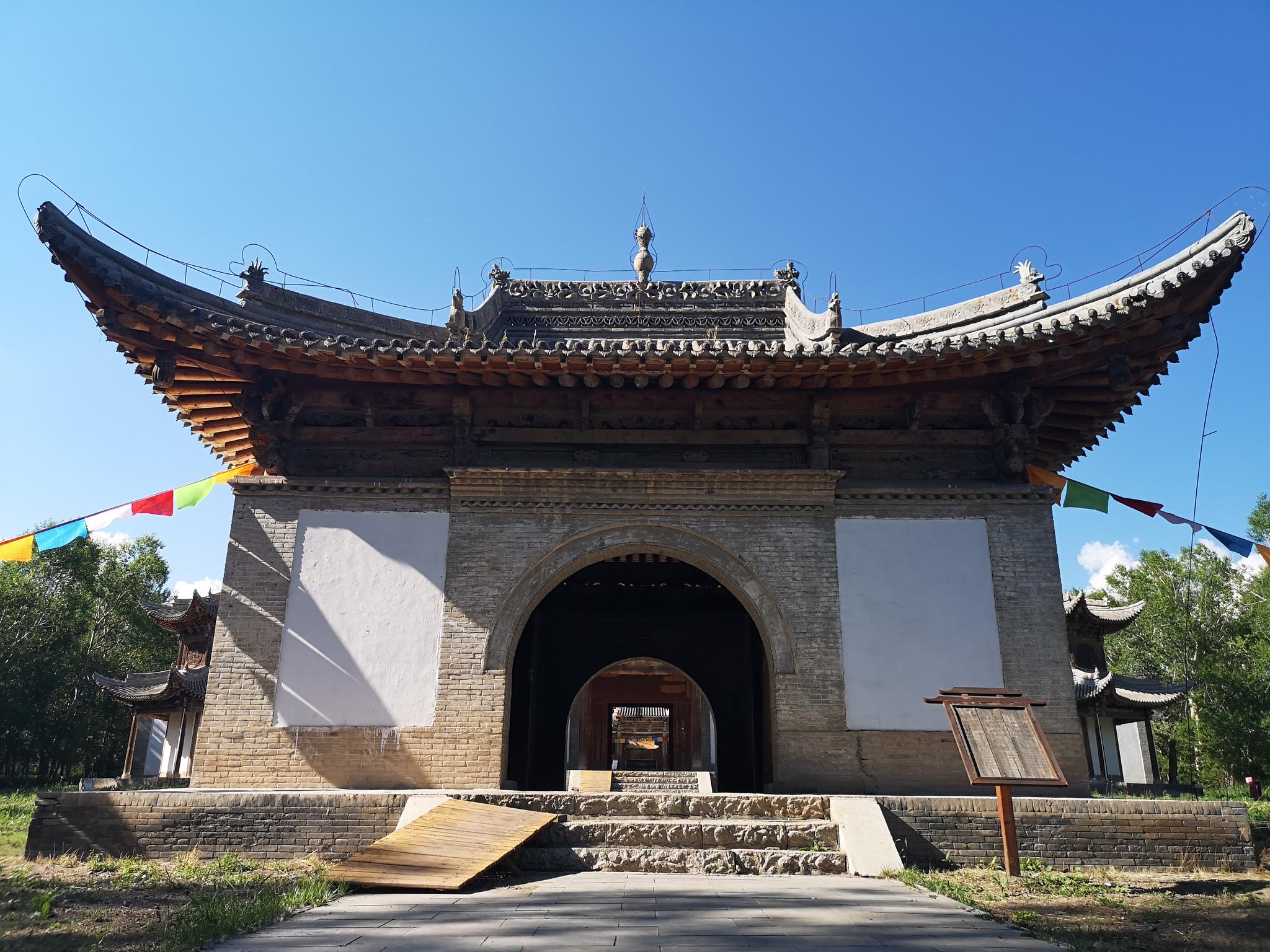 伊犁圣佑庙草原下的大型古代建筑群新疆现存最美的古代佛教寺院