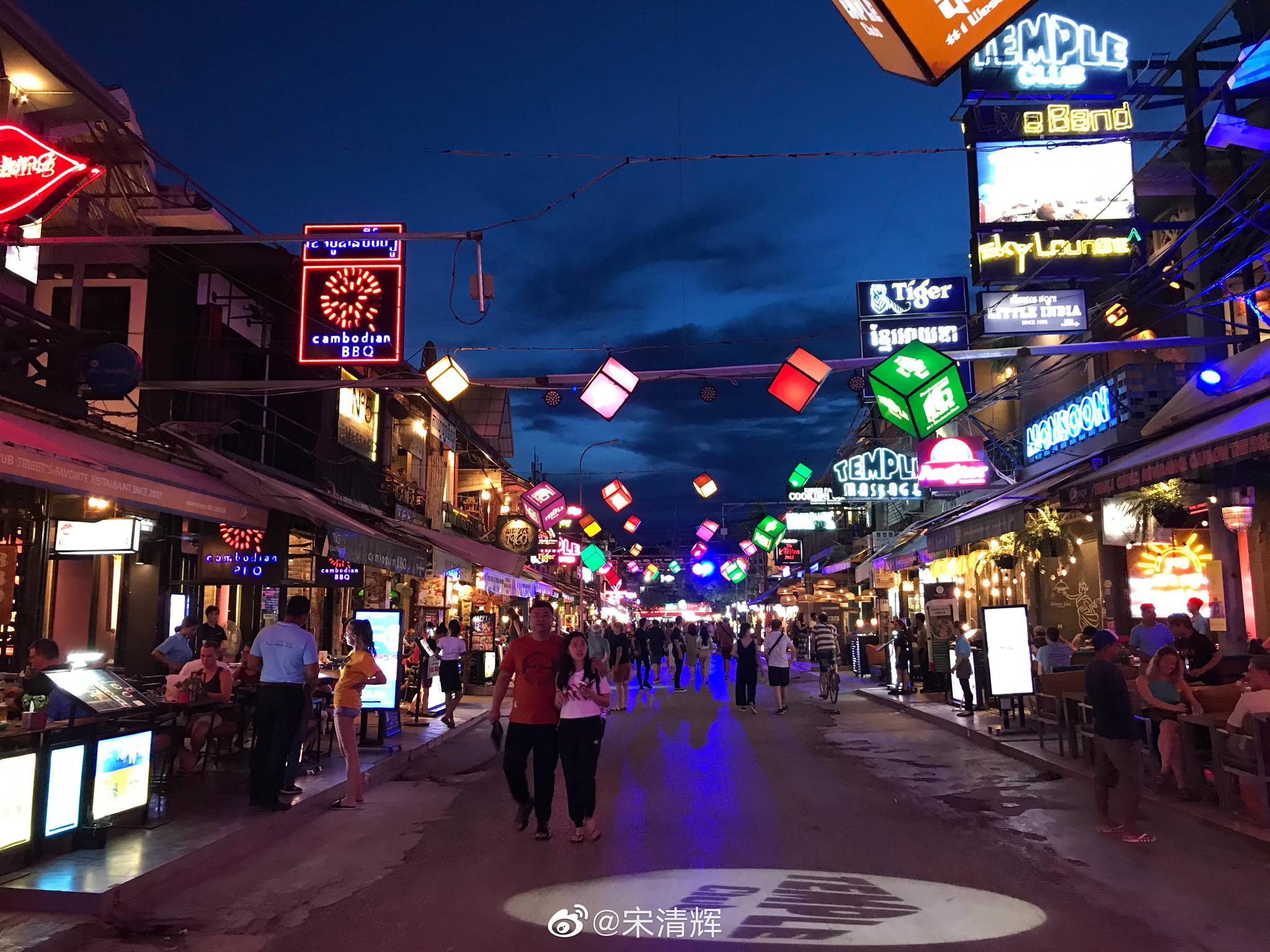 中国同胞在暹粒酒吧街消费时,一定要注意不要使用大额美元