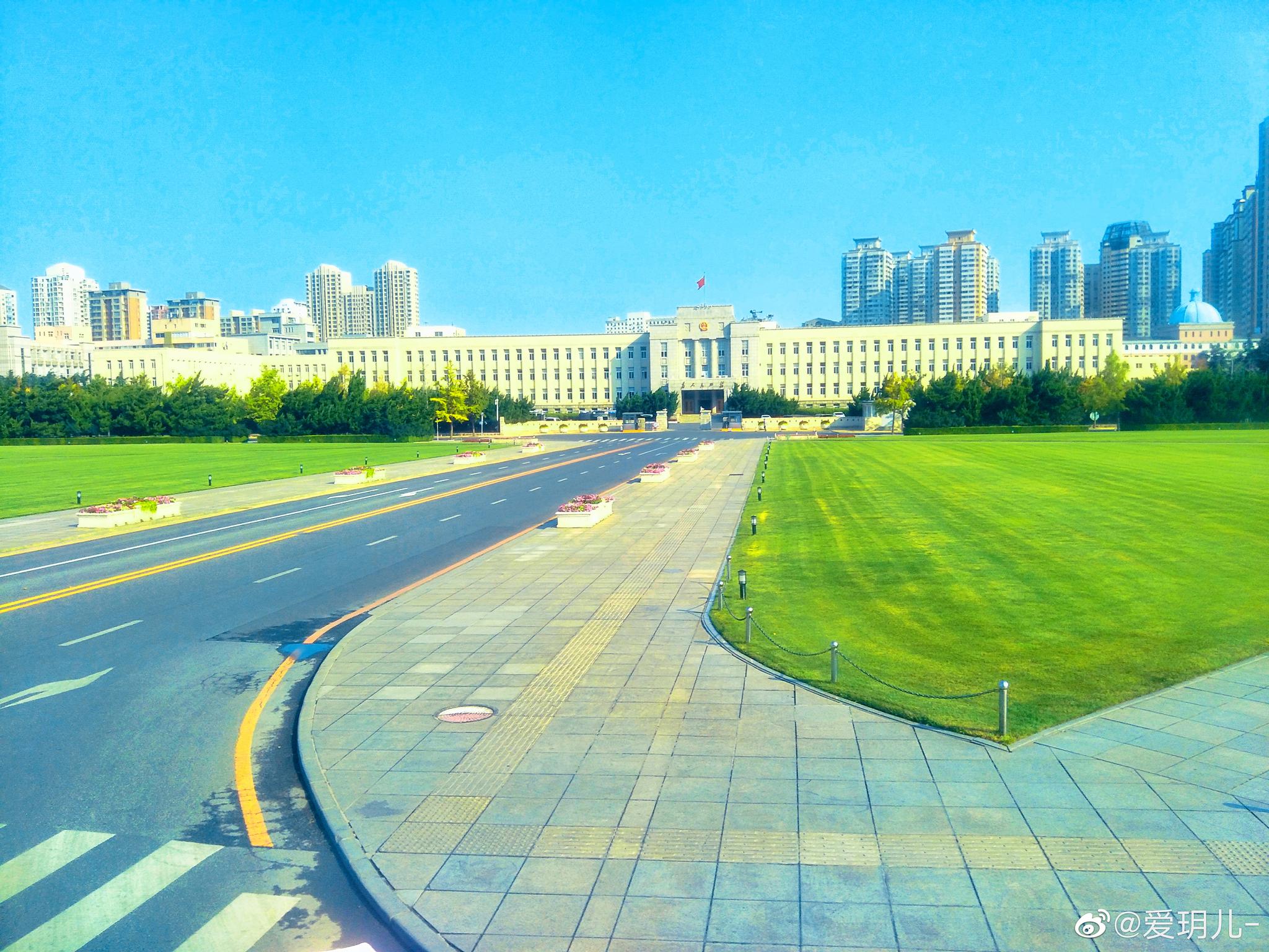 成都人民广场毛主席雕像什么时候修建的