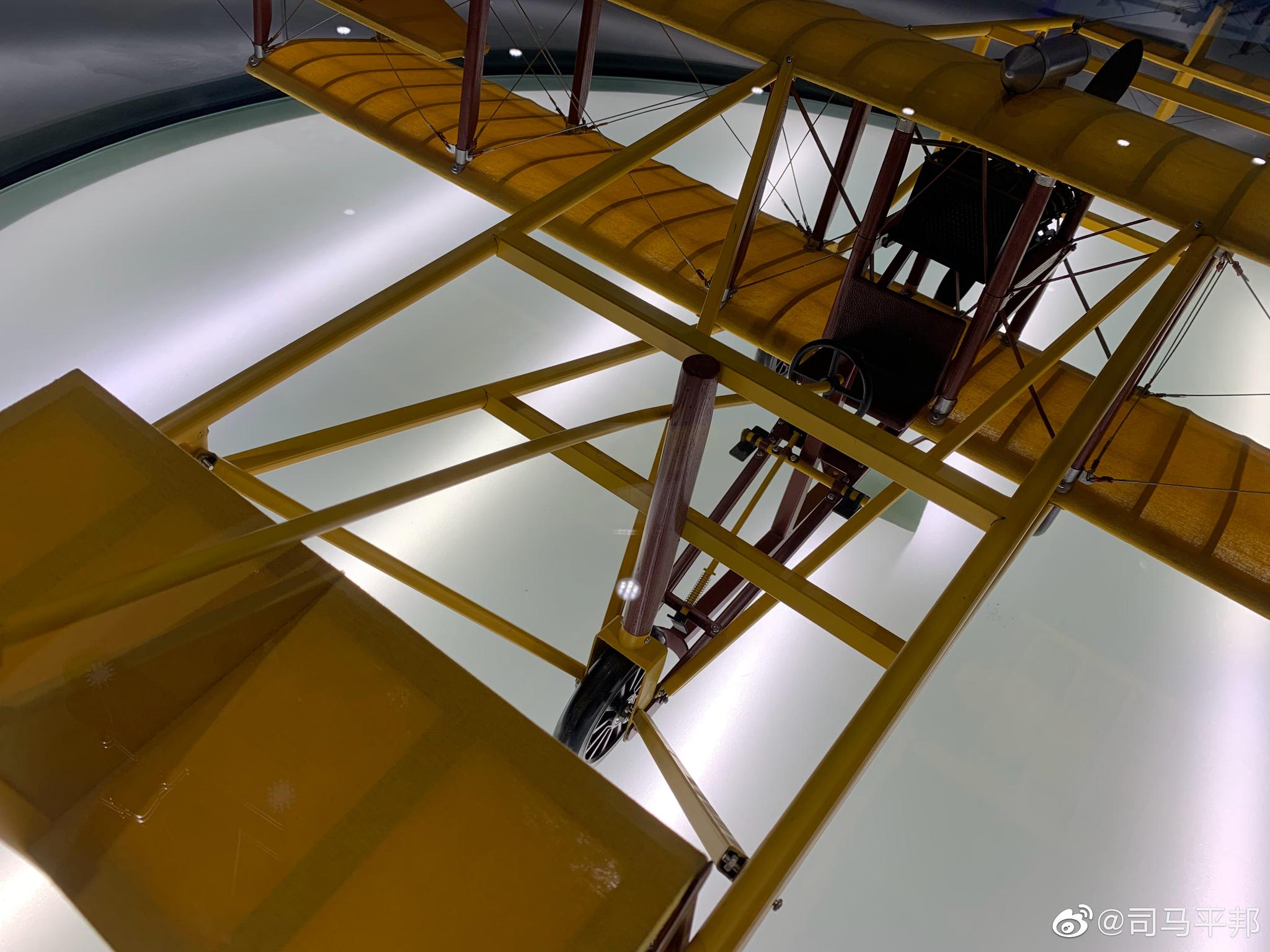 1910年,年仅26岁冯如在美国设计和制造了的飞机,机翼长29.5英尺