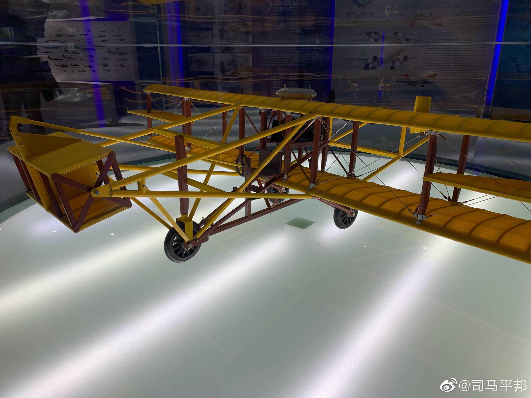 1910年,年仅26岁冯如在美国设计和制造了的飞机,机翼长29.5英尺