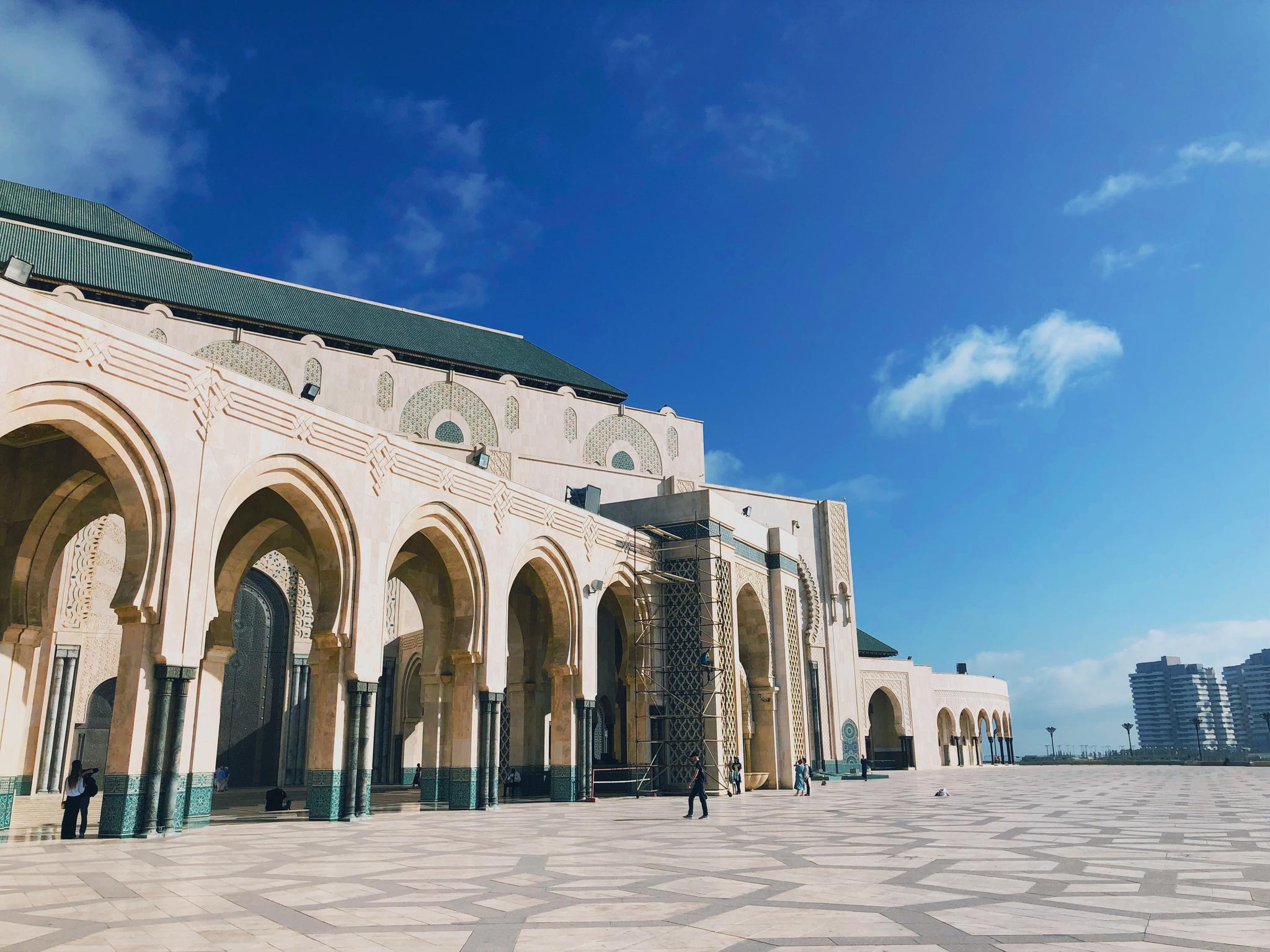 摩洛哥的卡萨布兰卡市区西北部,这是一座非常古老,又极其精美的建筑