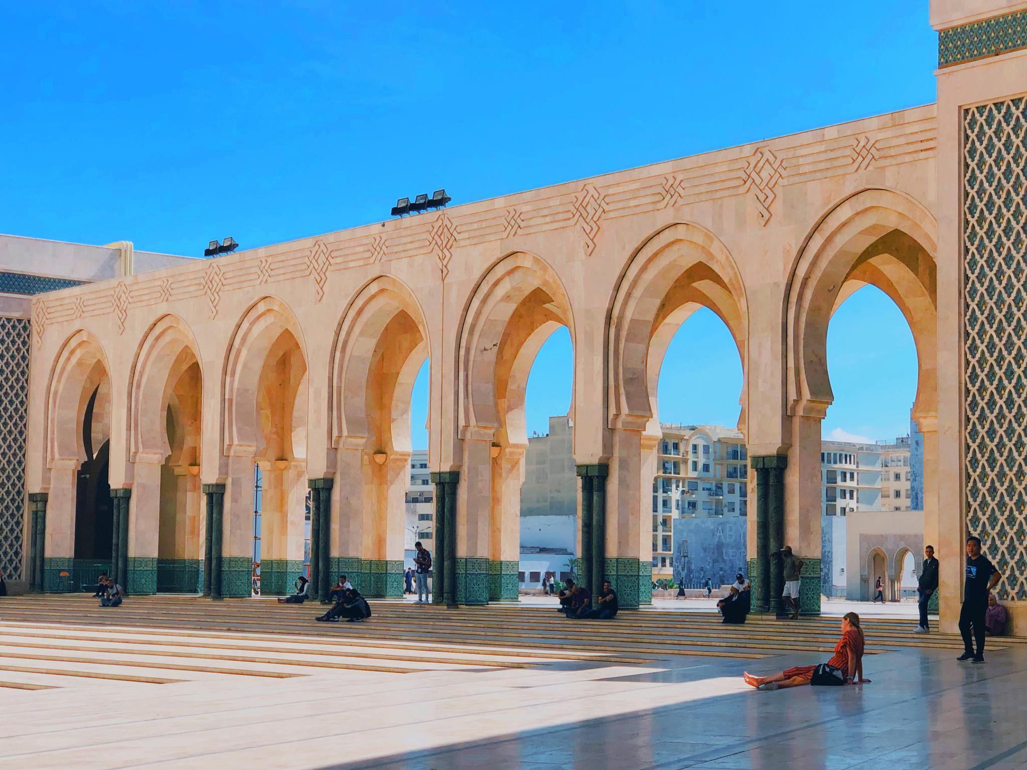 hassan ii mosque,位于摩洛哥的卡萨布兰卡市区西北部