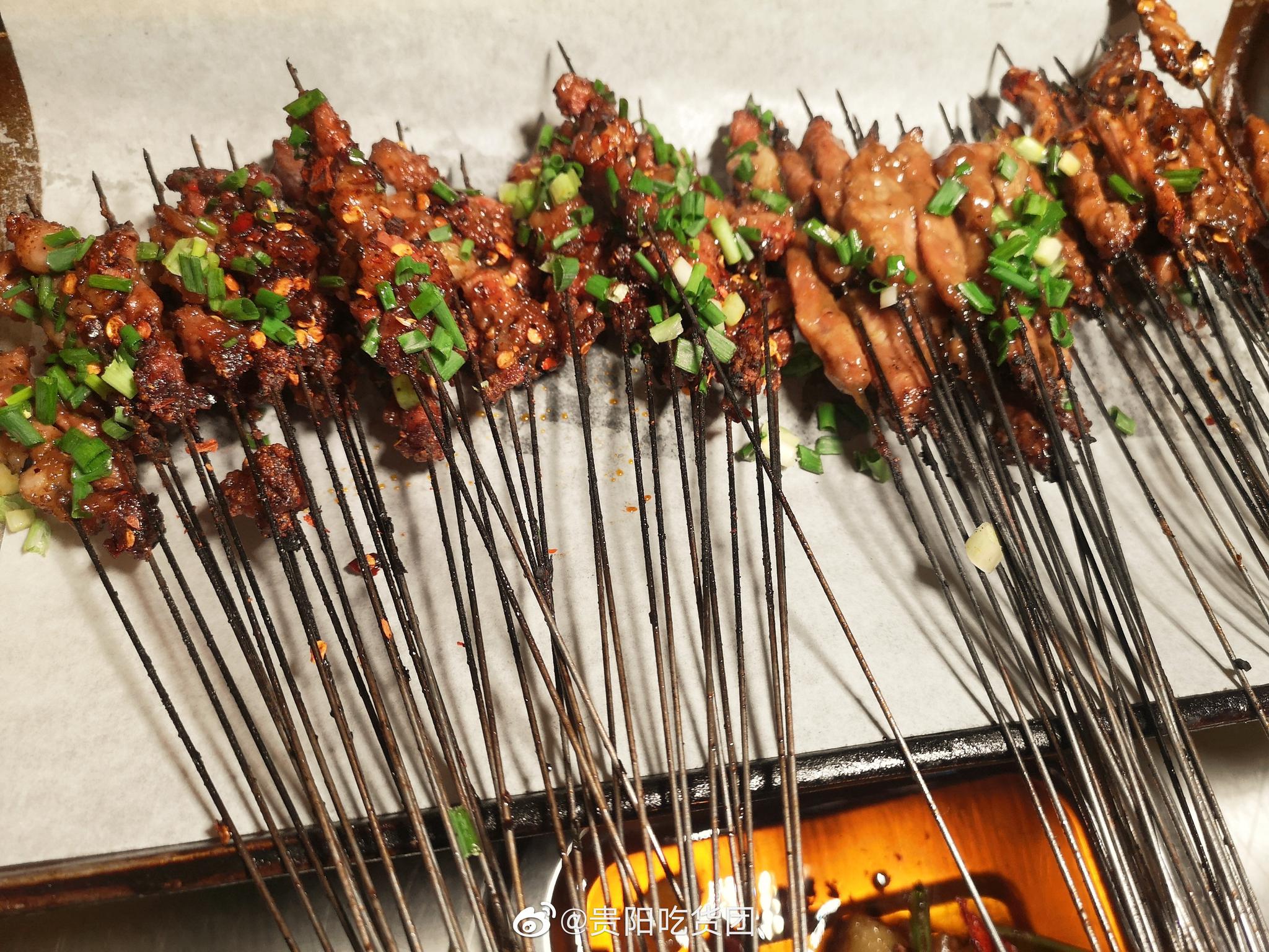 青云路胡老六铁签烤牛肉到现在有三十年了,之前是在广味园那边_高清