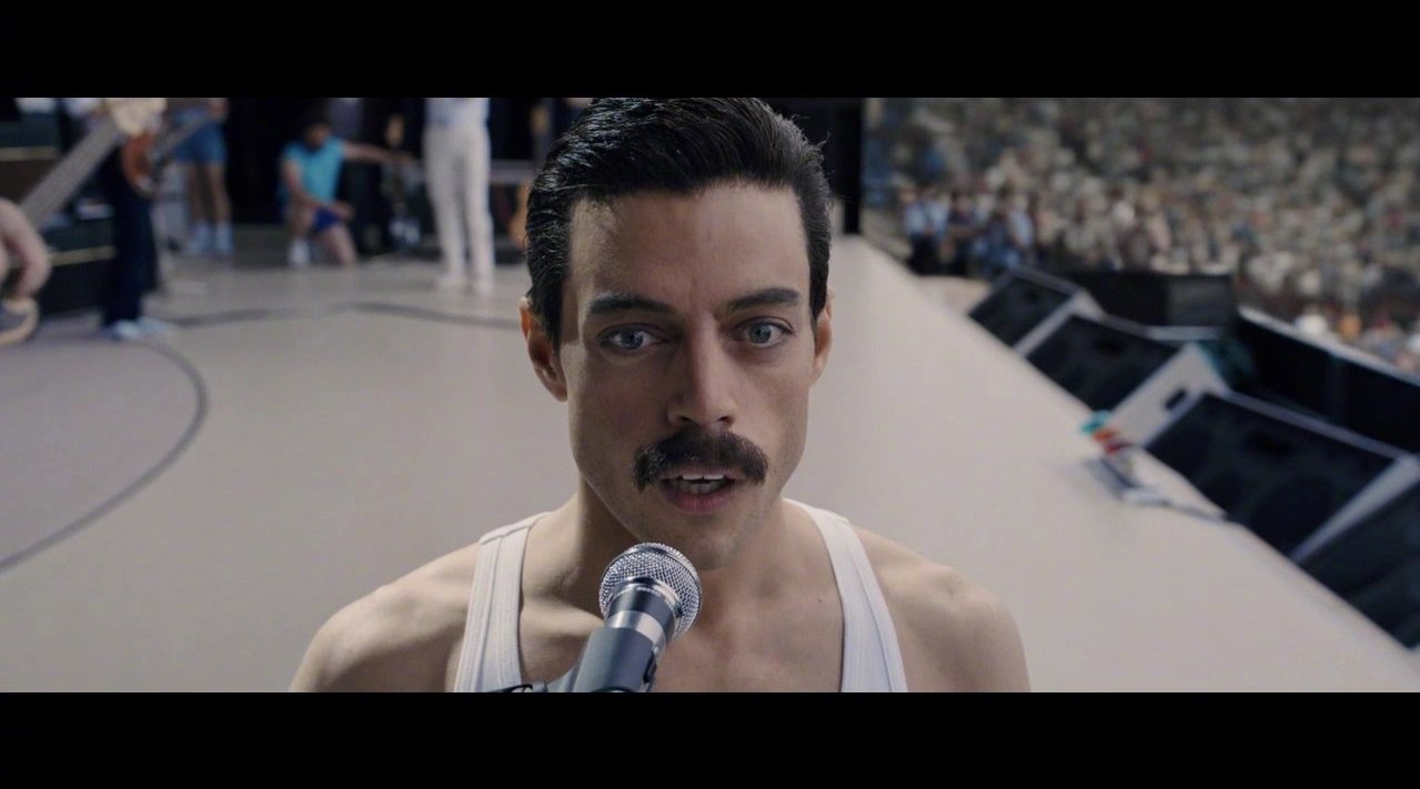 皇后乐队传记电影《波西米亚狂想曲》片尾高潮部分还原85年皇后乐队的