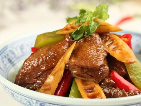 竹笋的5种经典做法，鲜甜嫩脆，美味滋补！让人瞬间胃口大开！|冬笋|泡椒|汤匙|材料|培根_新浪新闻