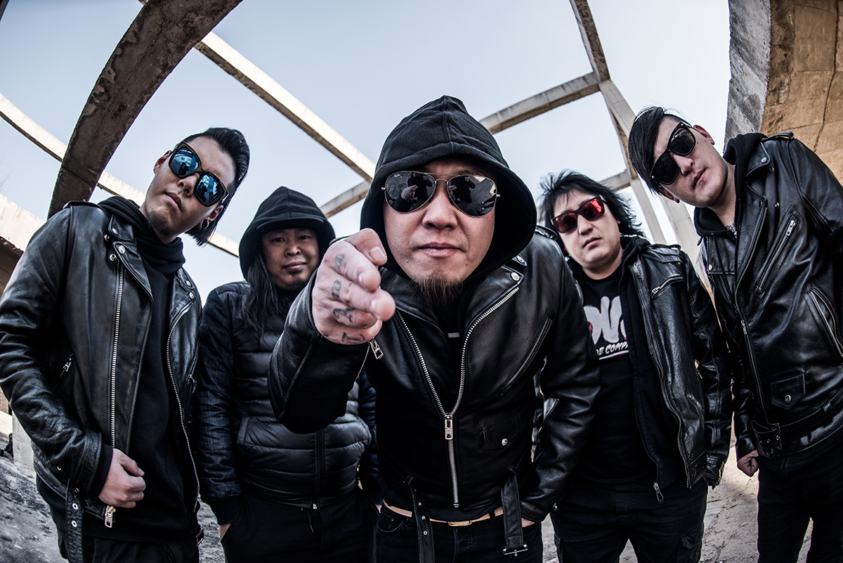 闪星乐队原名alt senior,是近年来人气正旺的一支另类摇滚乐队.