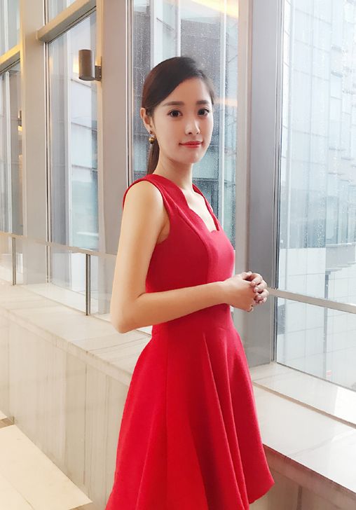 惊艳动人的主持"司雯嘉"穿衣搭配起更加靓丽