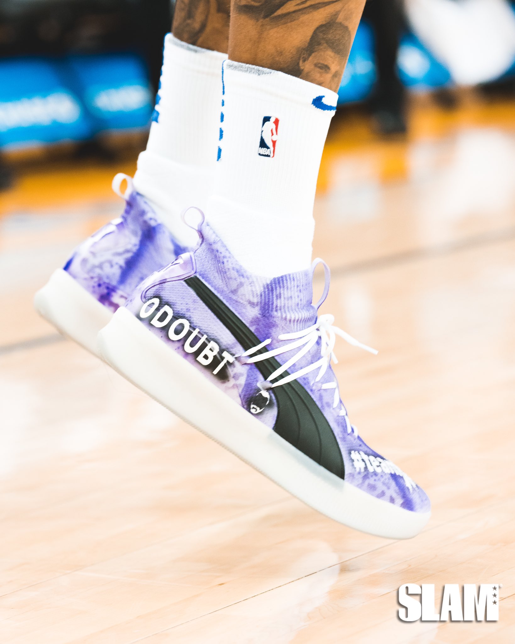 怪蜀黍和小公举的暖心故事:今天和独行侠的比赛中,考辛斯带着一个曾经