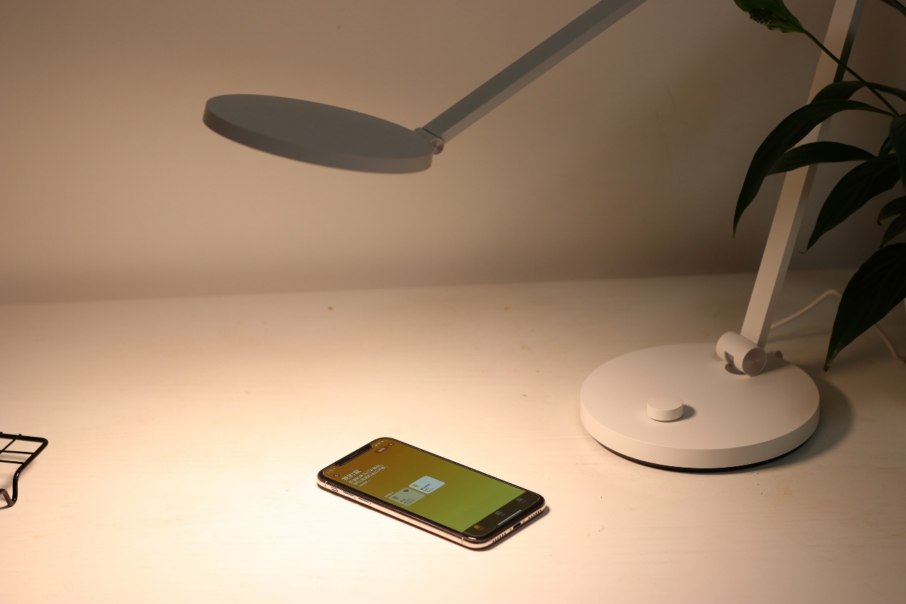 米家台灯pro体验加入siri控制无闪频更护眼