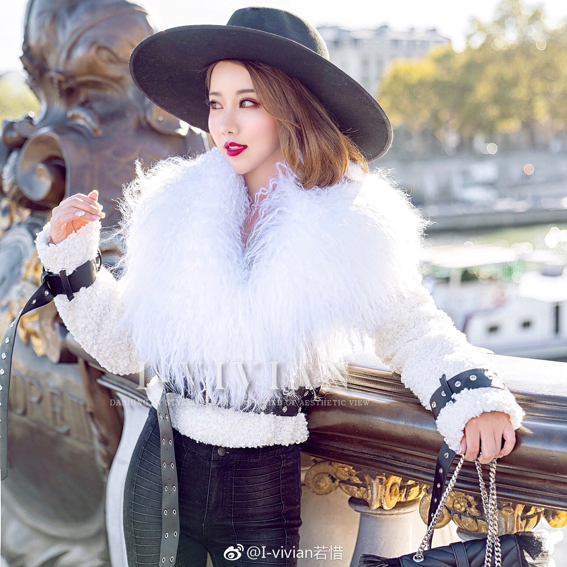 这条24号抽一个幸运小仙女送?这件帅到飞起的超大皮草毛领外套!