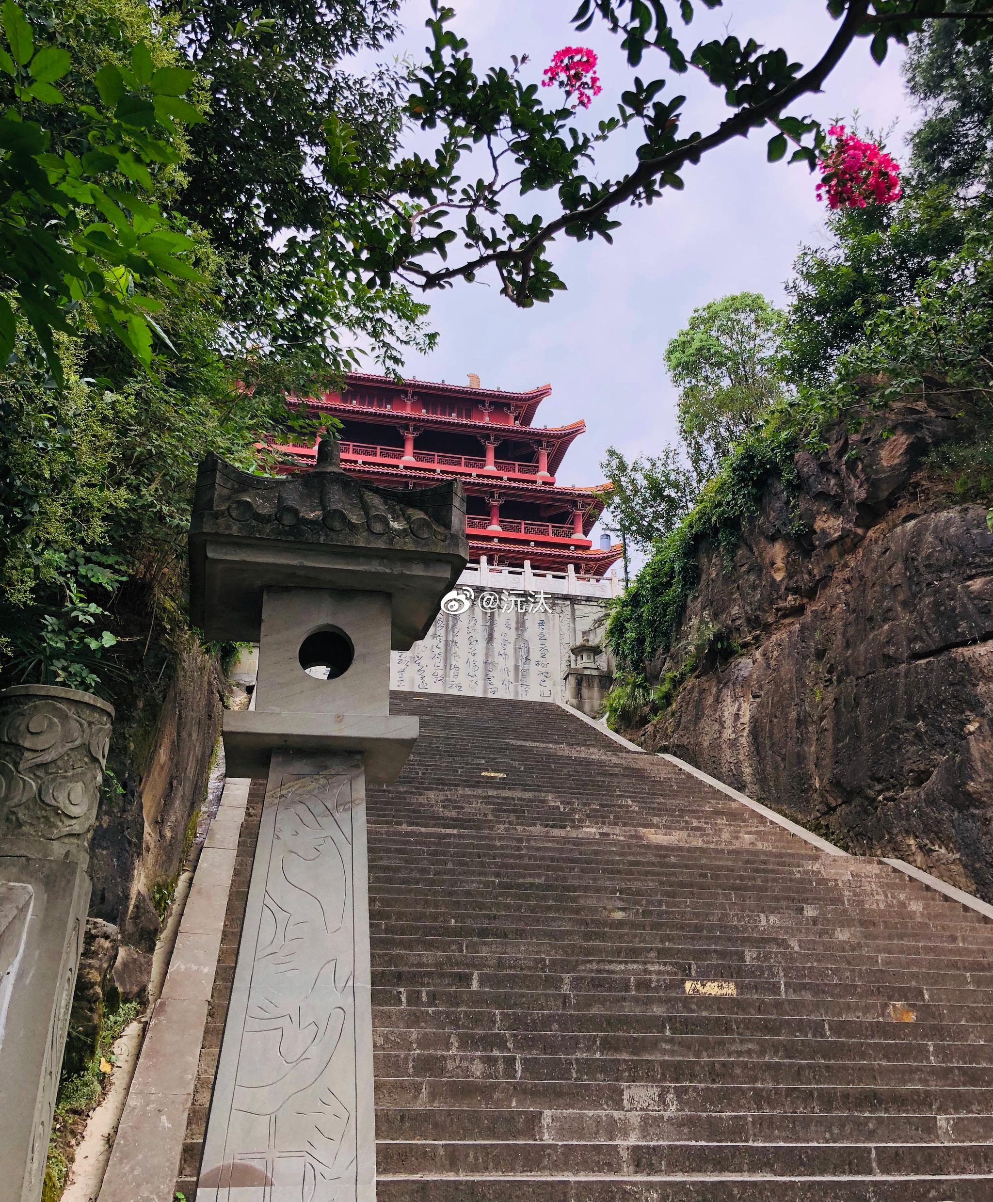 四川阆中滕王阁  "滕王",唐高祖之子李元婴,封地在"滕州",即山东滕州