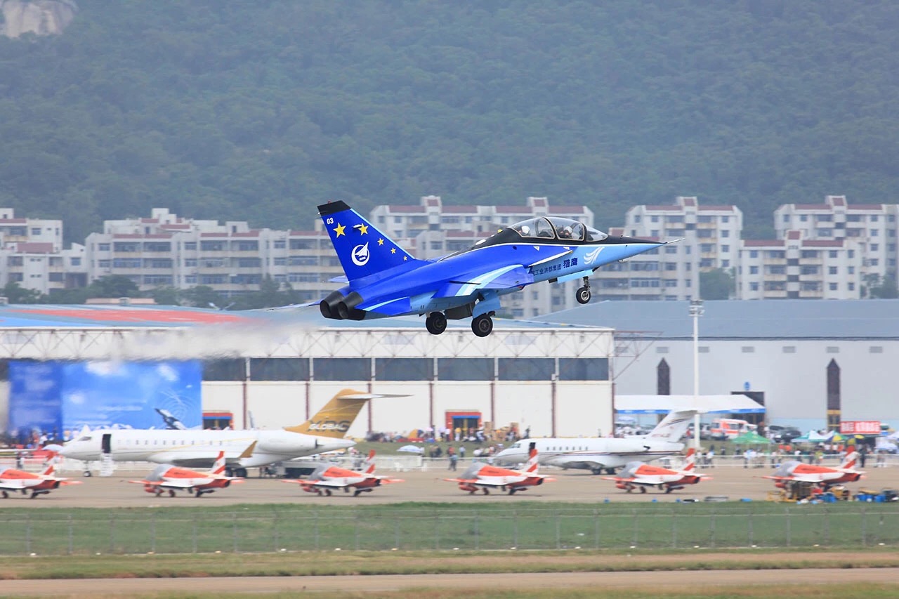 (航空工业洪都)|高教机|洪都|猎鹰_新浪新闻
