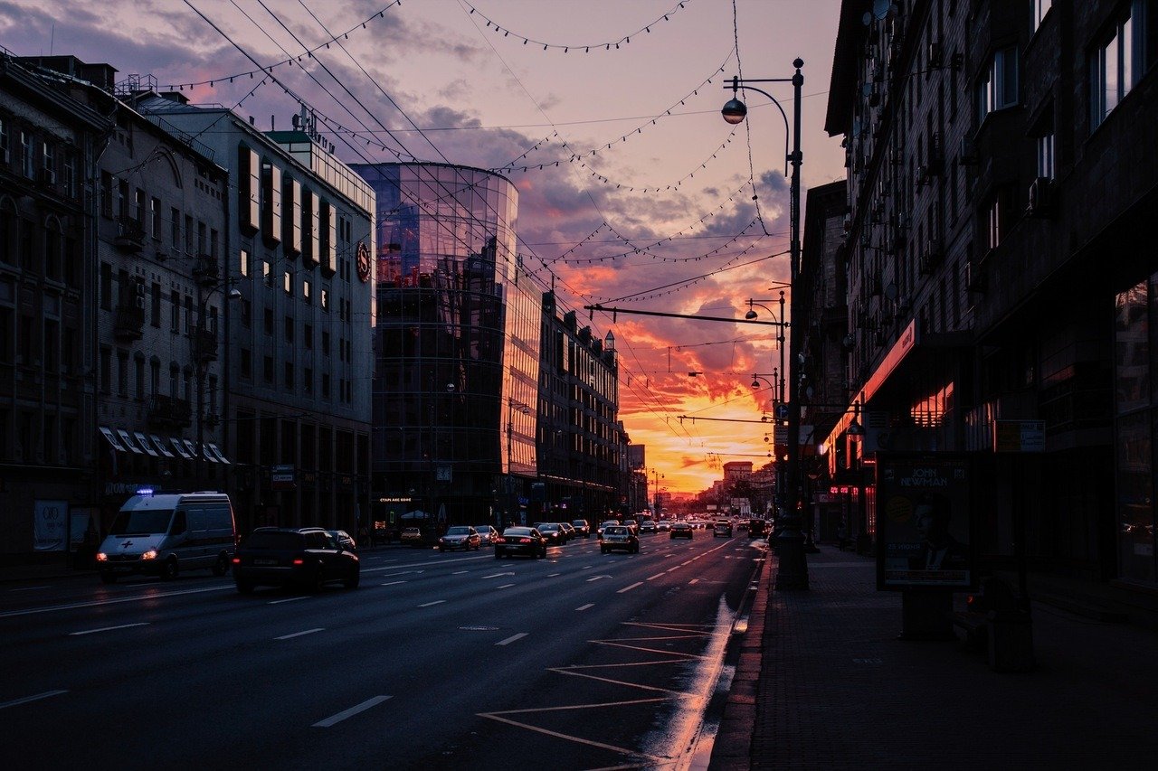 黄昏和早晨会让人感觉到城市独特的美感 就那一瞬间会觉得水泥森林其