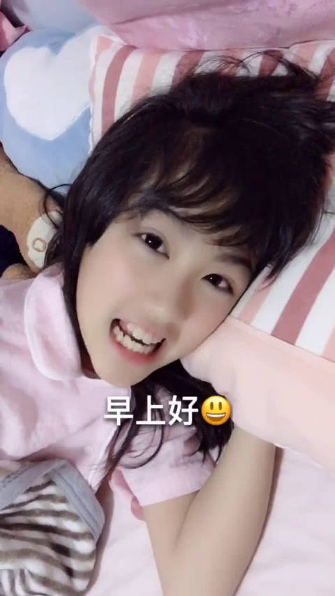 id彭雨荷baby饺子皮做的葱油饼