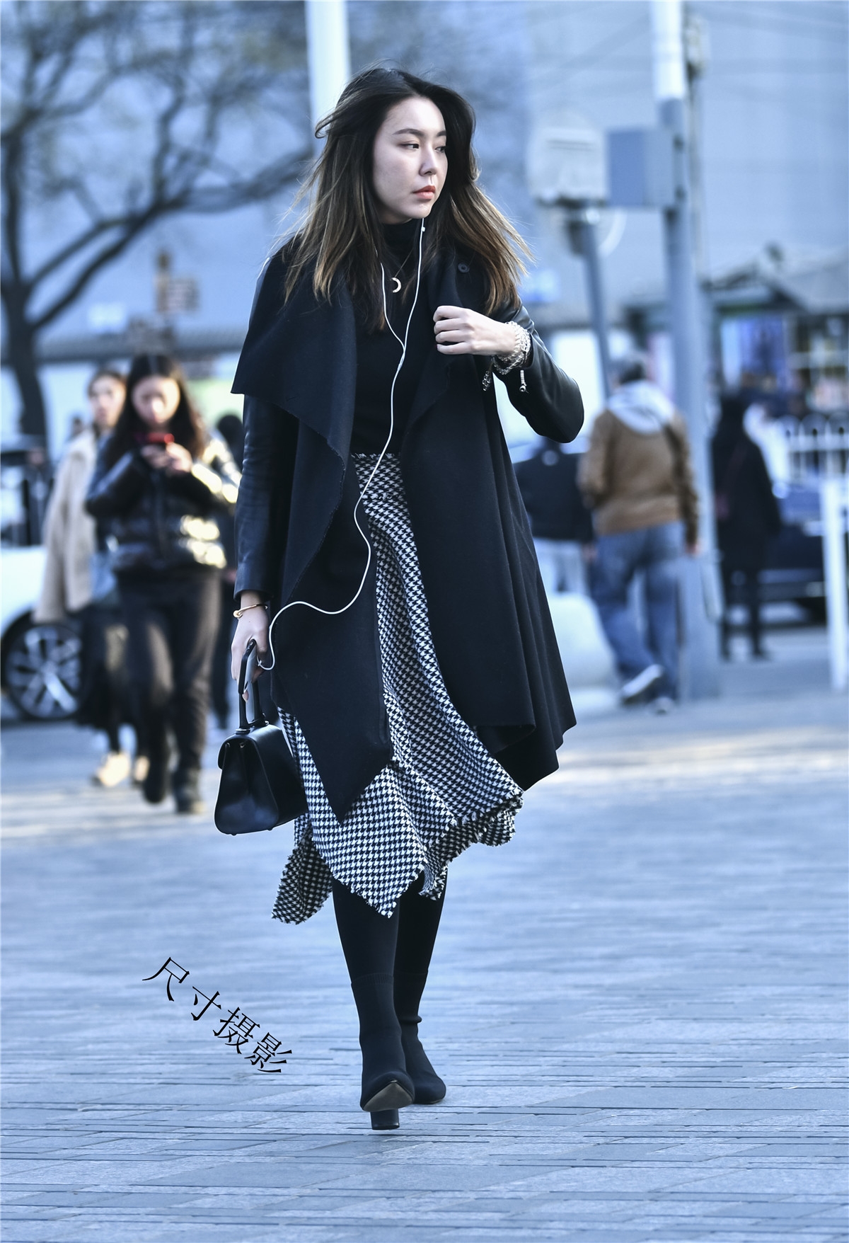 穿大衣的美女,尽显时尚美女风范