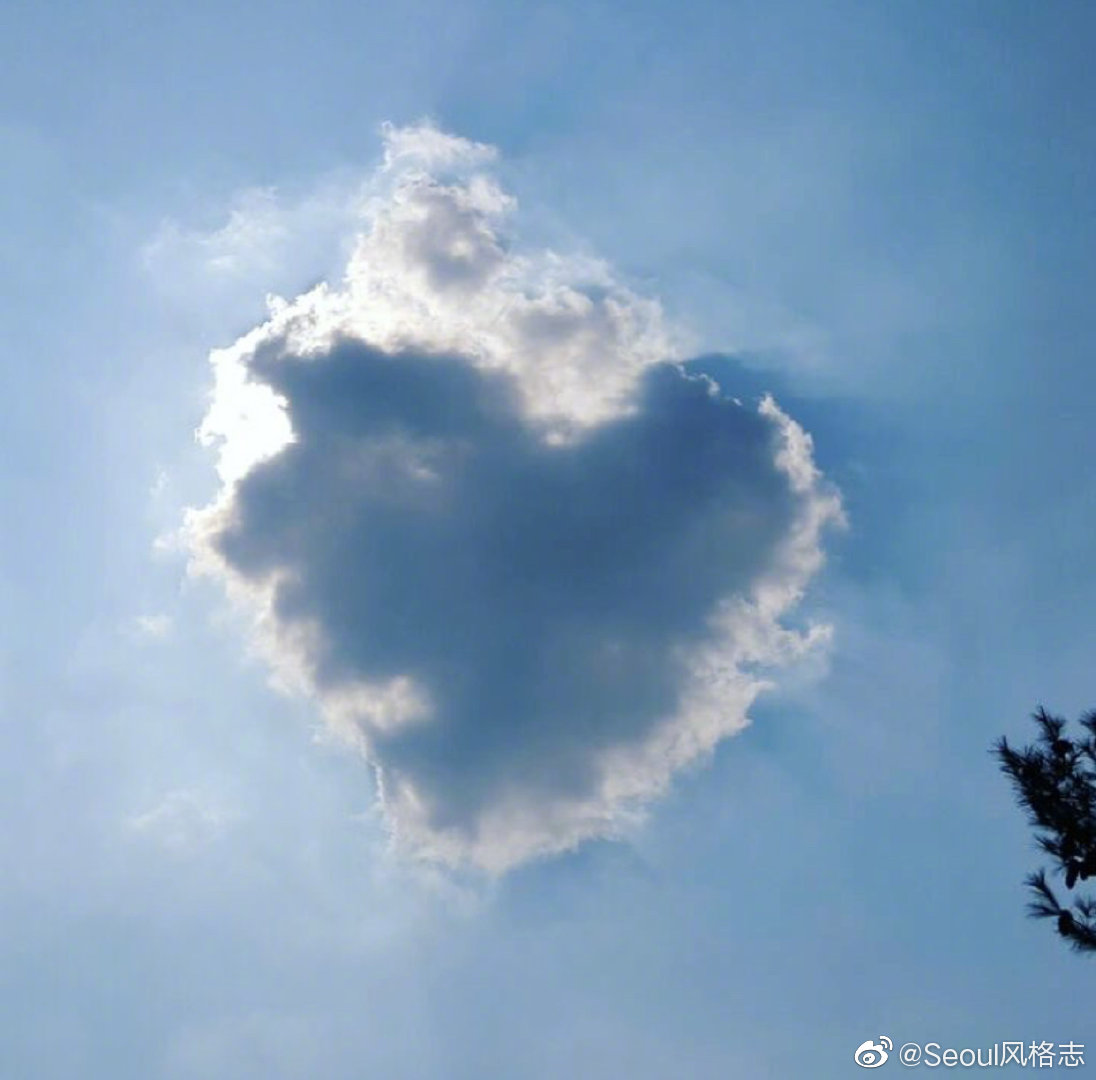 蓝天白云爱心云朵爱情主题背景（4张）,ppt图片 - 51PPT模板网