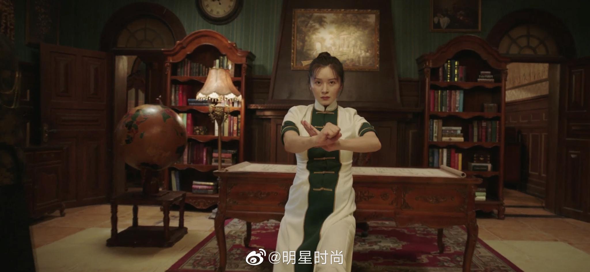 成龙大哥刚刚上映的电影《龙牌之谜》中有个中国女孩@李萌萌-萌萌 打