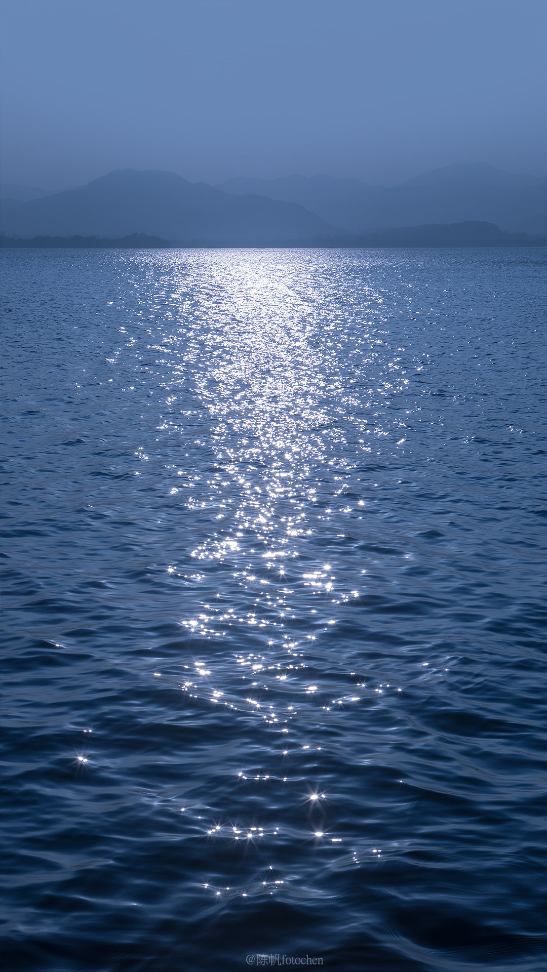西湖夏夜静谧蓝推荐陈帆fotochen