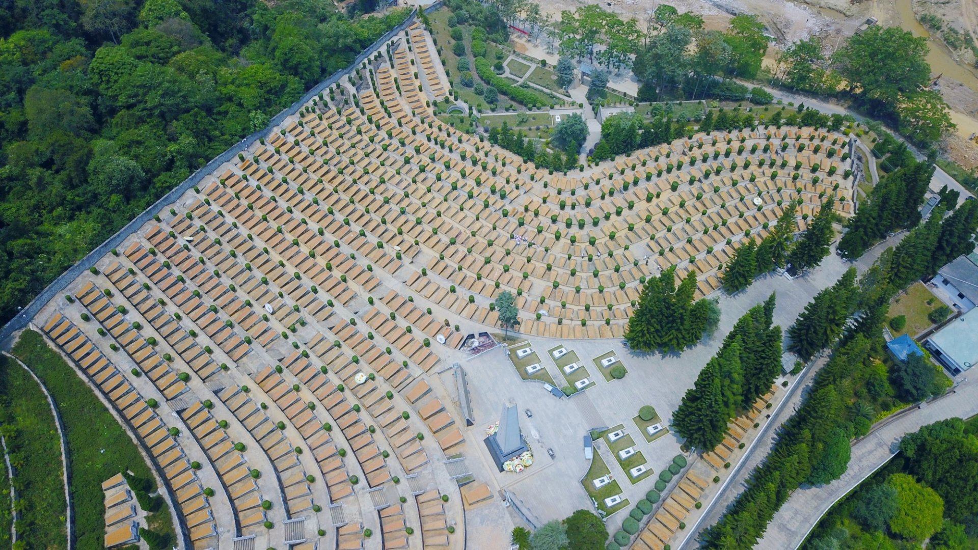 4月27日無人機鏡頭下的雲南省麻栗坡烈士陵園