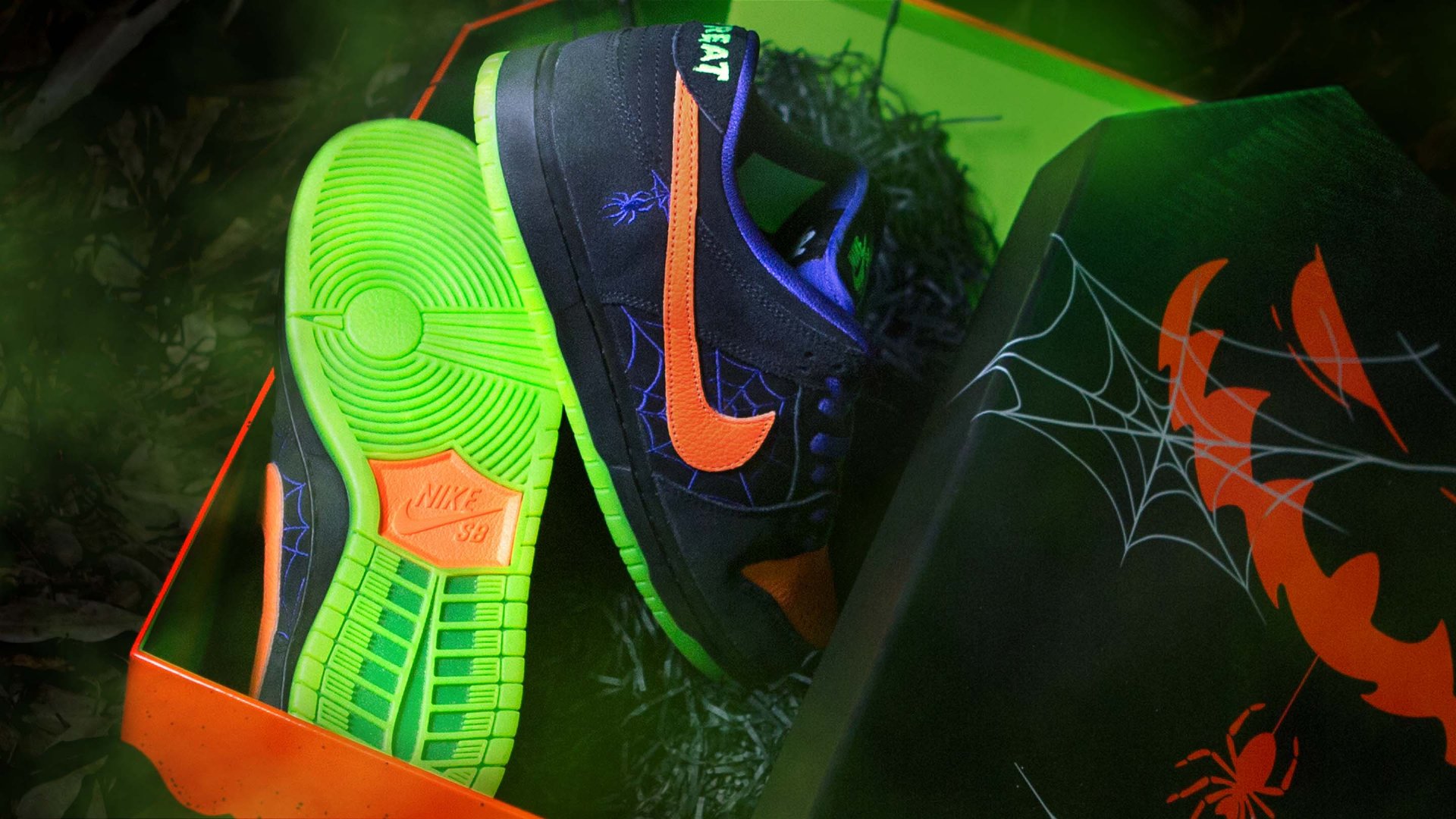 nike sb dunk low pro "night of mischief" 鞋款设计包括带有南瓜灯