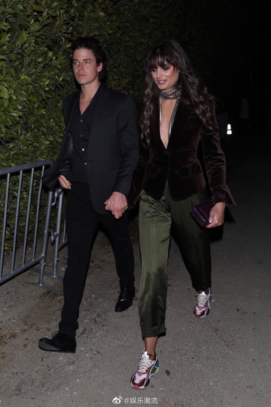 街拍美图 | 小泰山taylor hill携带男友现身奥斯卡预热派对