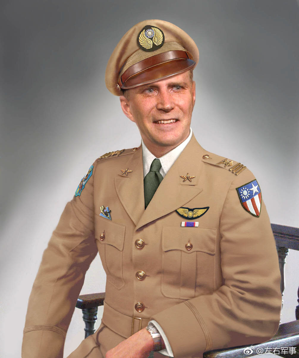 飞虎队(avg)的军服融合了中美两国军队的元素,美国飞行员穿美式常服