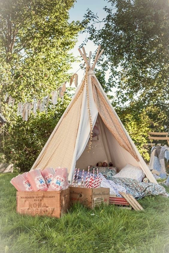 举行户外婚礼的新娘可以考虑搭一个浪漫的小帐篷