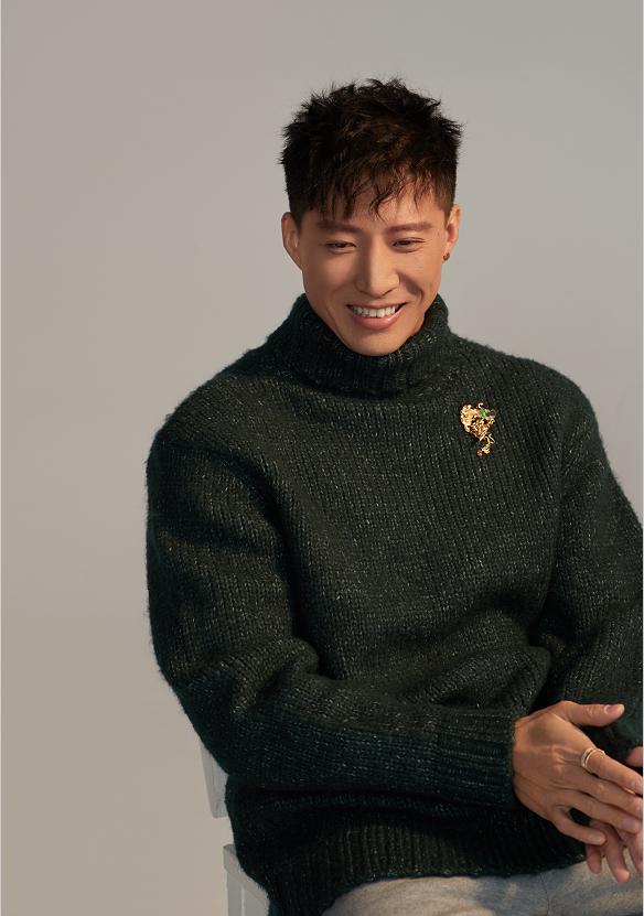 洪金宝小儿子近照39岁的他男人味爆棚比父亲当年帅了几番