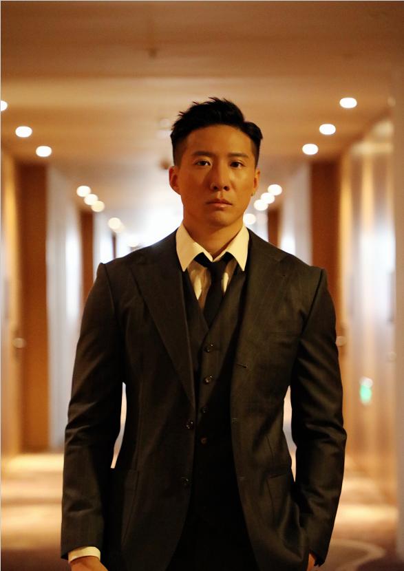 洪金宝小儿子近照39岁的他男人味爆棚比父亲当年帅了几番