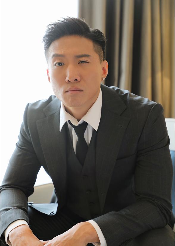 洪金宝小儿子近照39岁的他男人味爆棚比父亲当年帅了几番