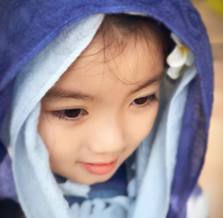 崔雅涵悄咪咪长开啦,看清近照模样后,颜值还不输修