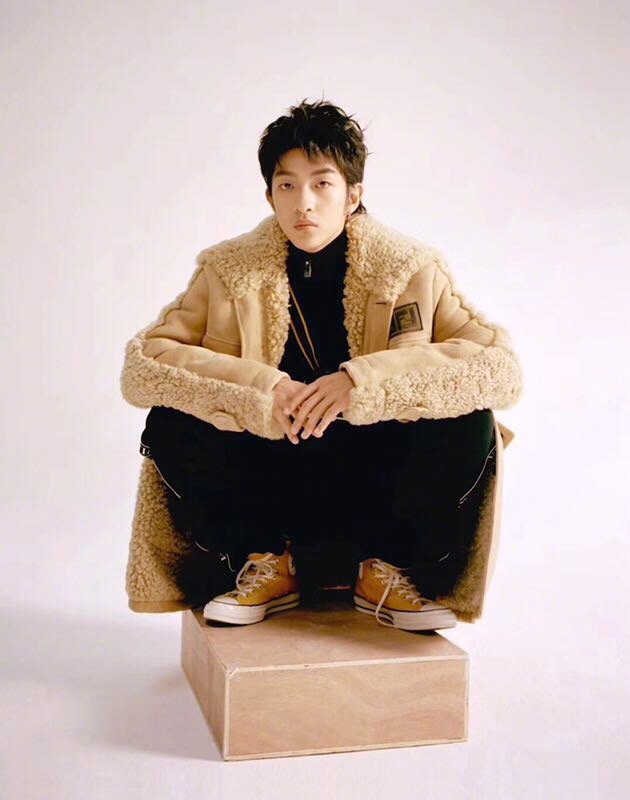 都给我吹起来对流浪地球里屈楚萧这个寸头小哥实名爱了