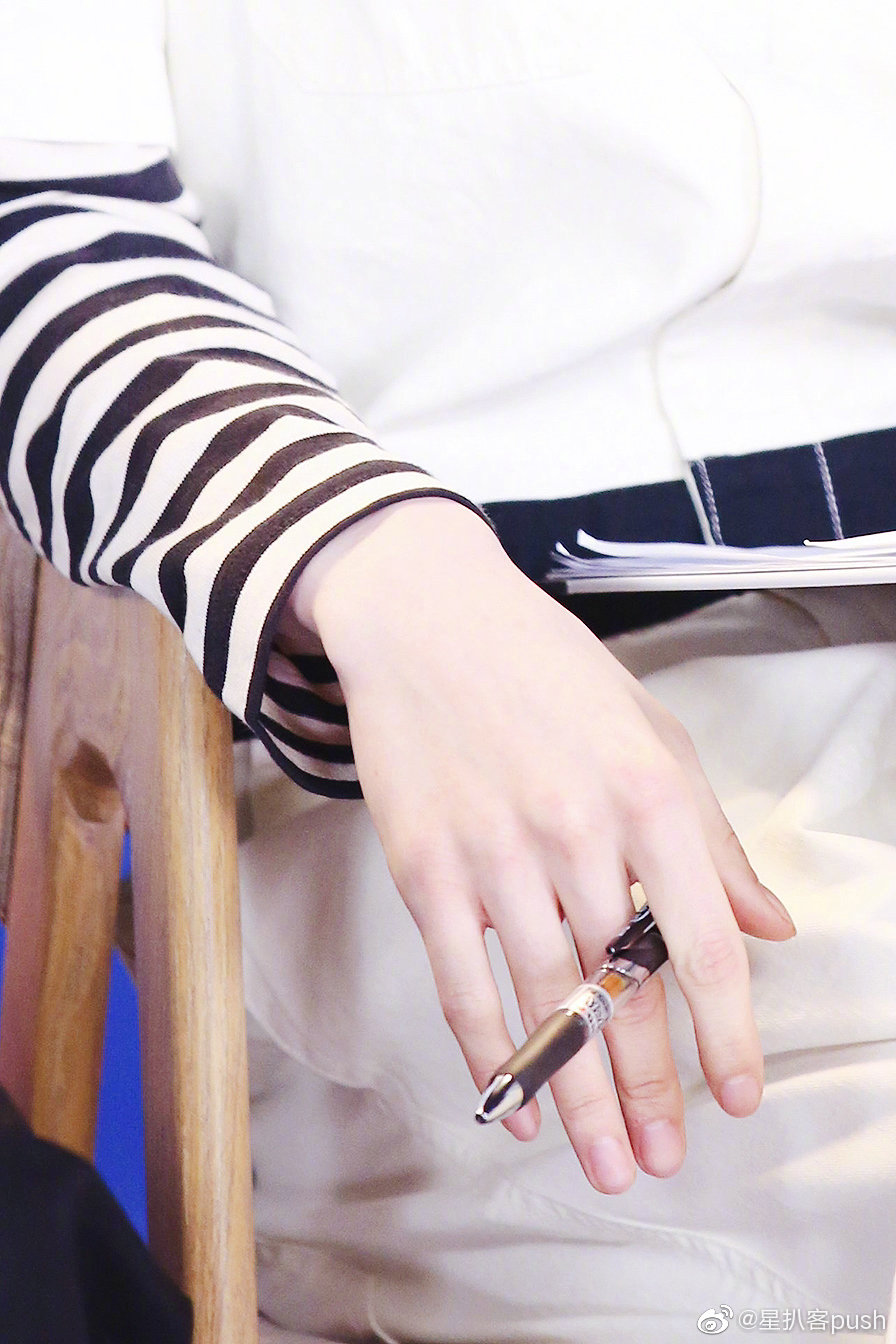 有人注意过张艺兴的手吗!