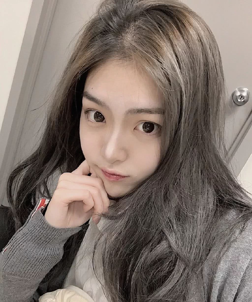 18岁高中生满屋爱马仕把顶级白富美秒成渣一根头绳千元服不服