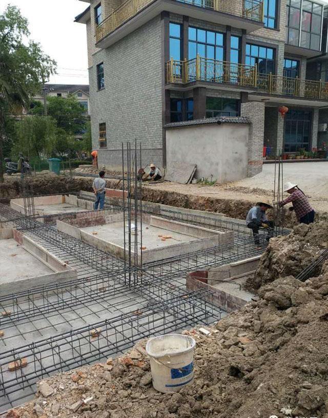 浙江小伙盖房,地基6万,水泥就用30吨,老师傅看后称钱打水漂了
