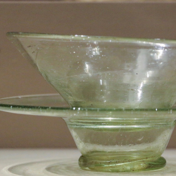 " 唐代 · 琉璃茶盏与盏托 … "丨法门寺 出土