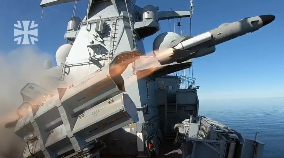 "布伦瑞克"级护卫舰之爪---rbs-15mk3反舰/陆攻导弹