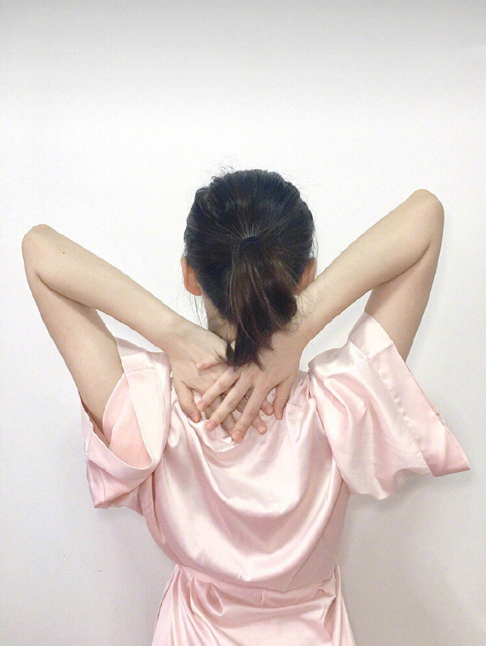 超简单的瘦斜肩肌锁骨操|练起来!