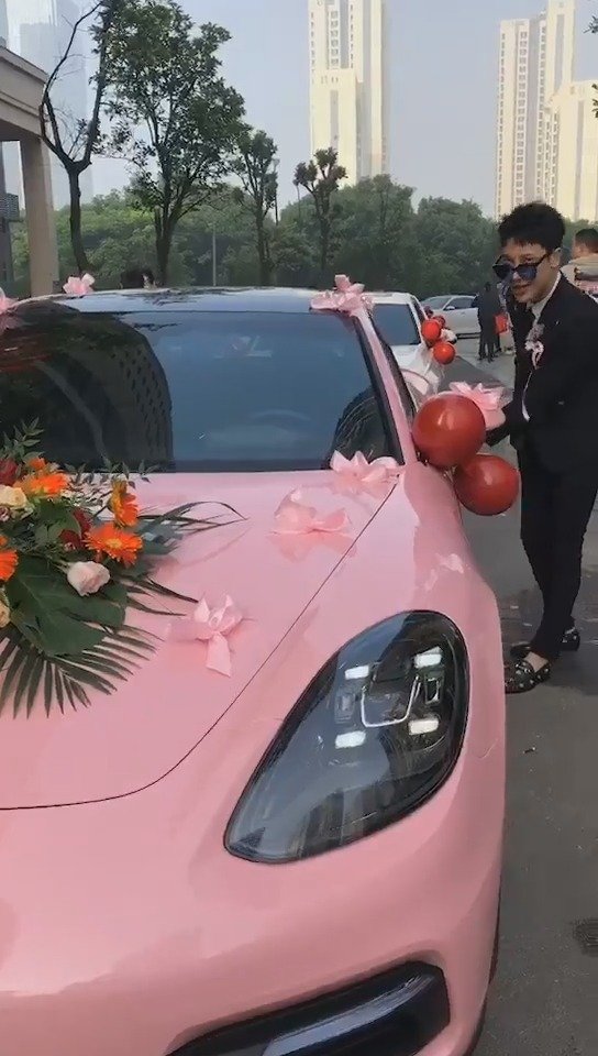 第一次见到粉色的婚车,少女心爆棚