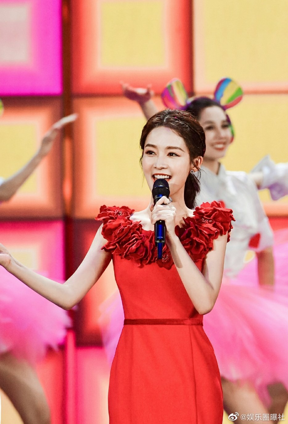 2020央视春晚李沁带来合作表演《你好2020》