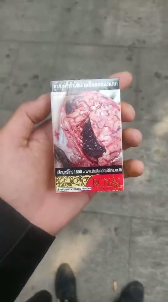 泰国烟,吓死人,赶紧抽两口压压惊