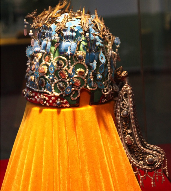 万历皇帝陵墓出土皇冠凤凰花冠龙袍金锭玉腰带